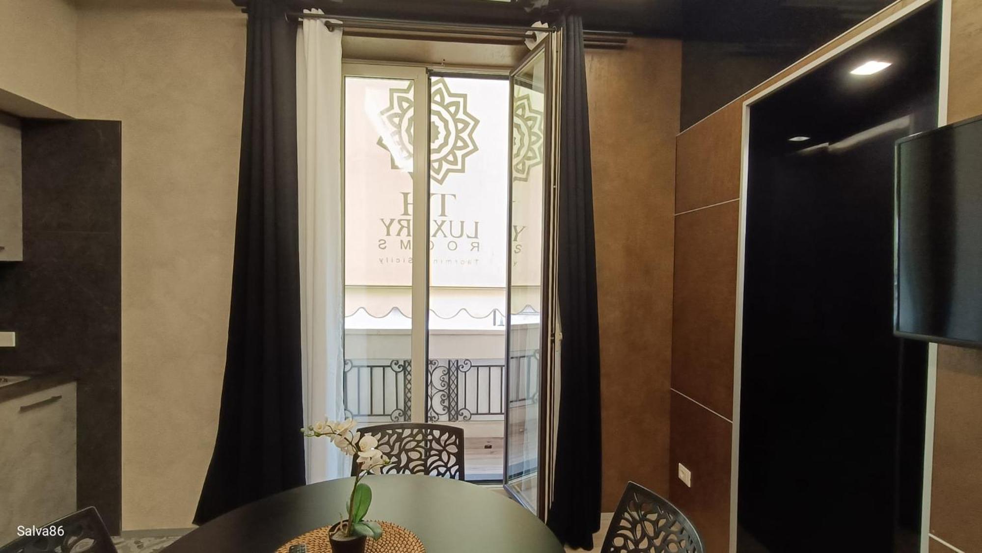 Th Luxury Rooms & Apartment Джардіні-Наксос Екстер'єр фото